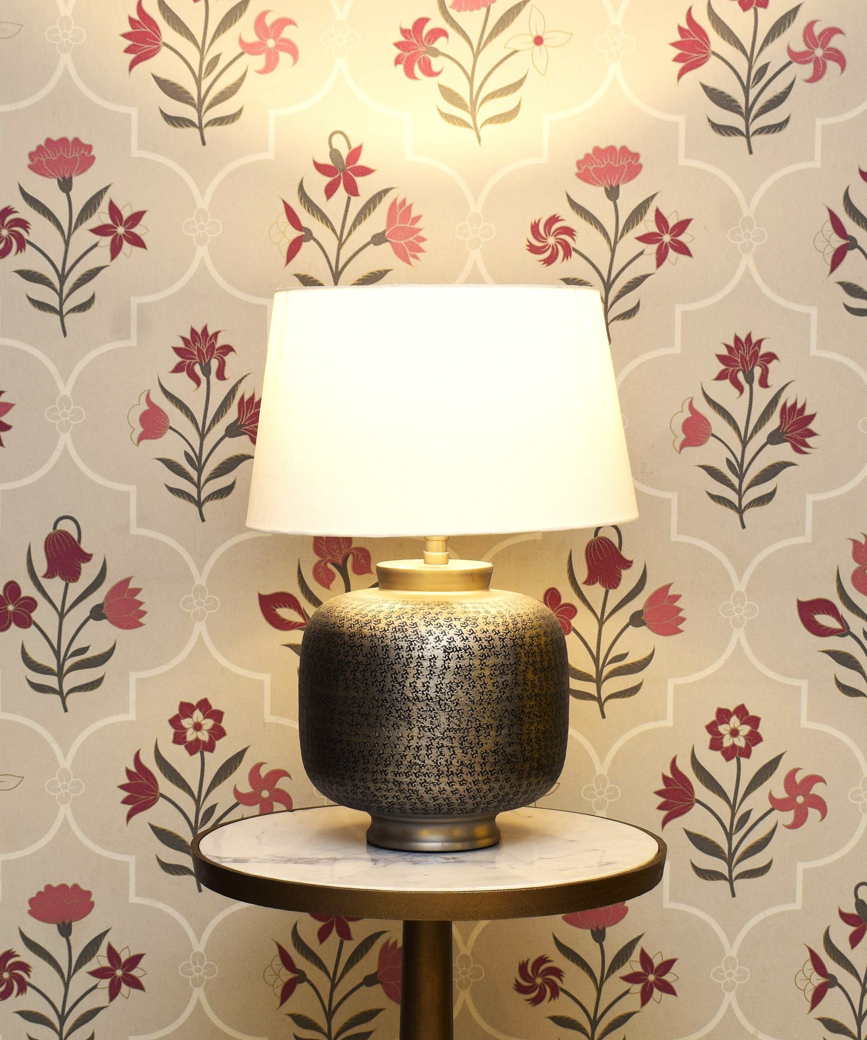 Khuduri textured table lamp