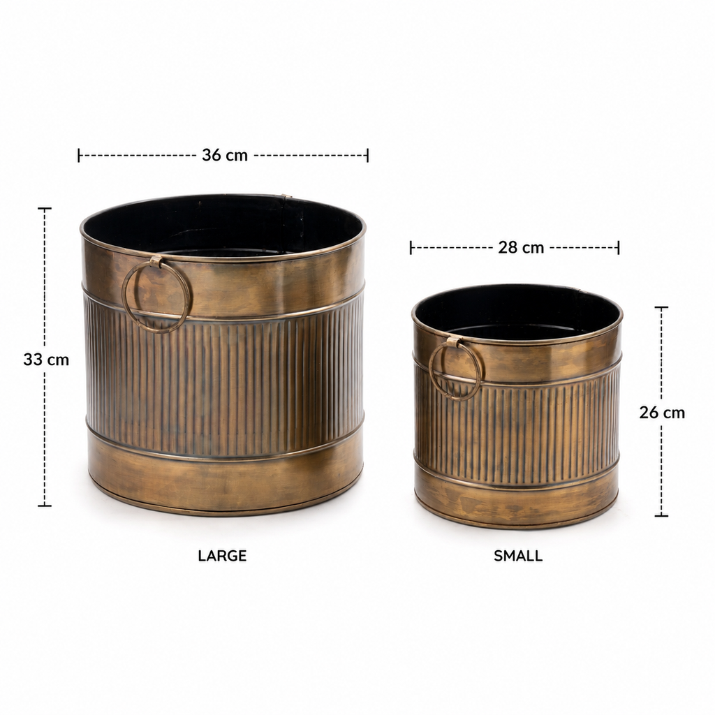 Ribbed planter with kunda GA Finish