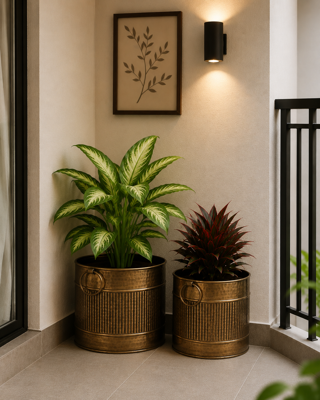 Ribbed planter with kunda GA Finish