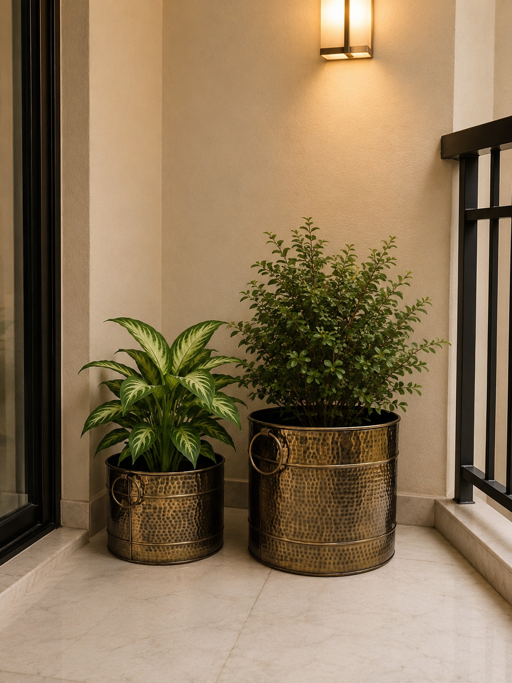 Dot hammered Kunda planter in Gold Antique finish