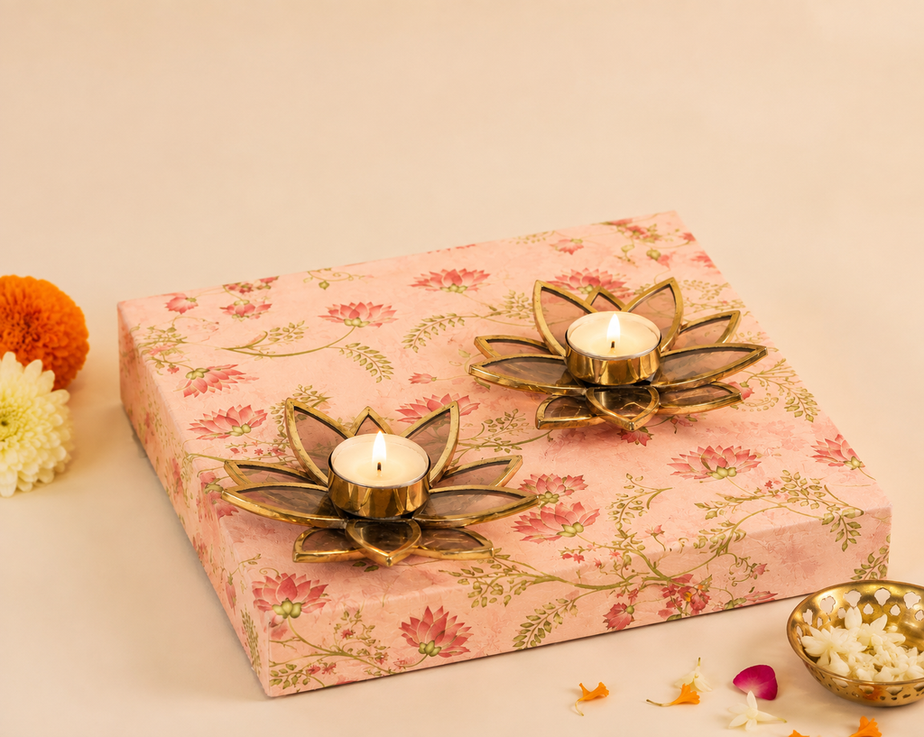 Lotus shape T-light holder set of 2