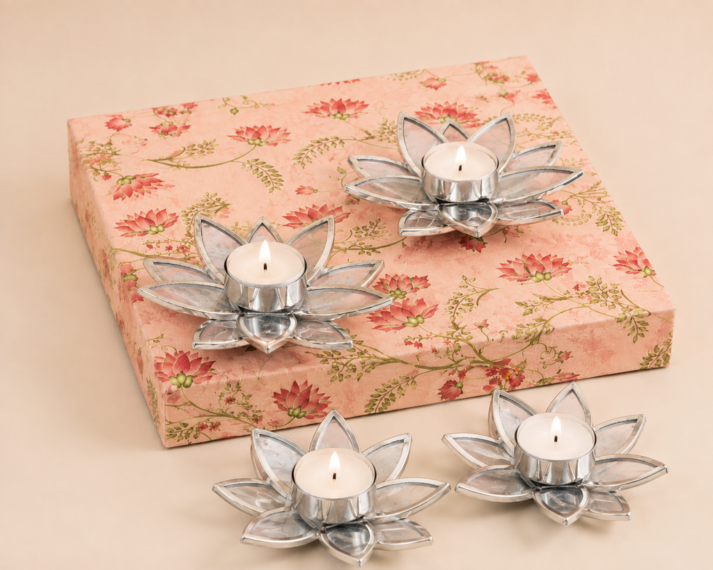 Lotus shape T-light holder set of 2