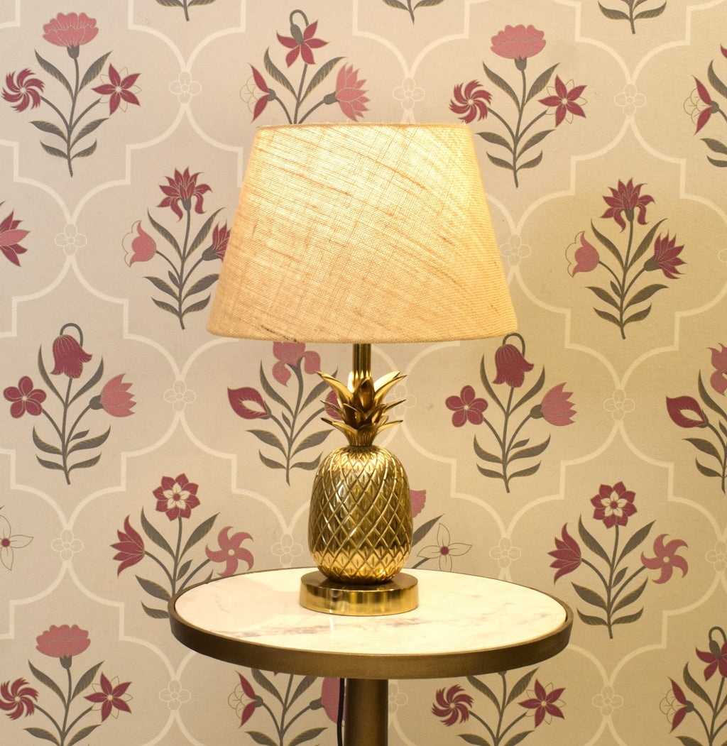 Pineapple lamp